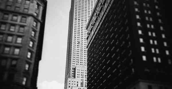 拍摄视频的航拍无人机